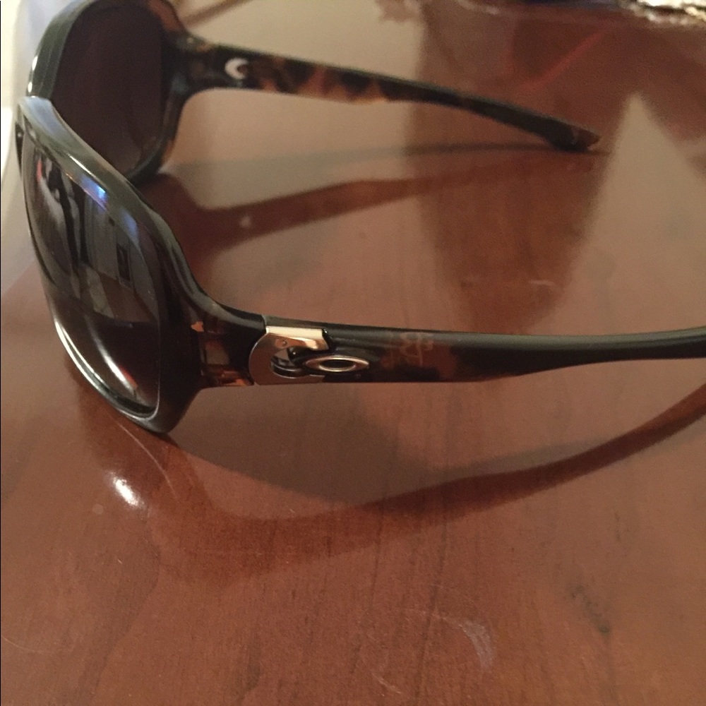 Women’s Oakley sunglasses